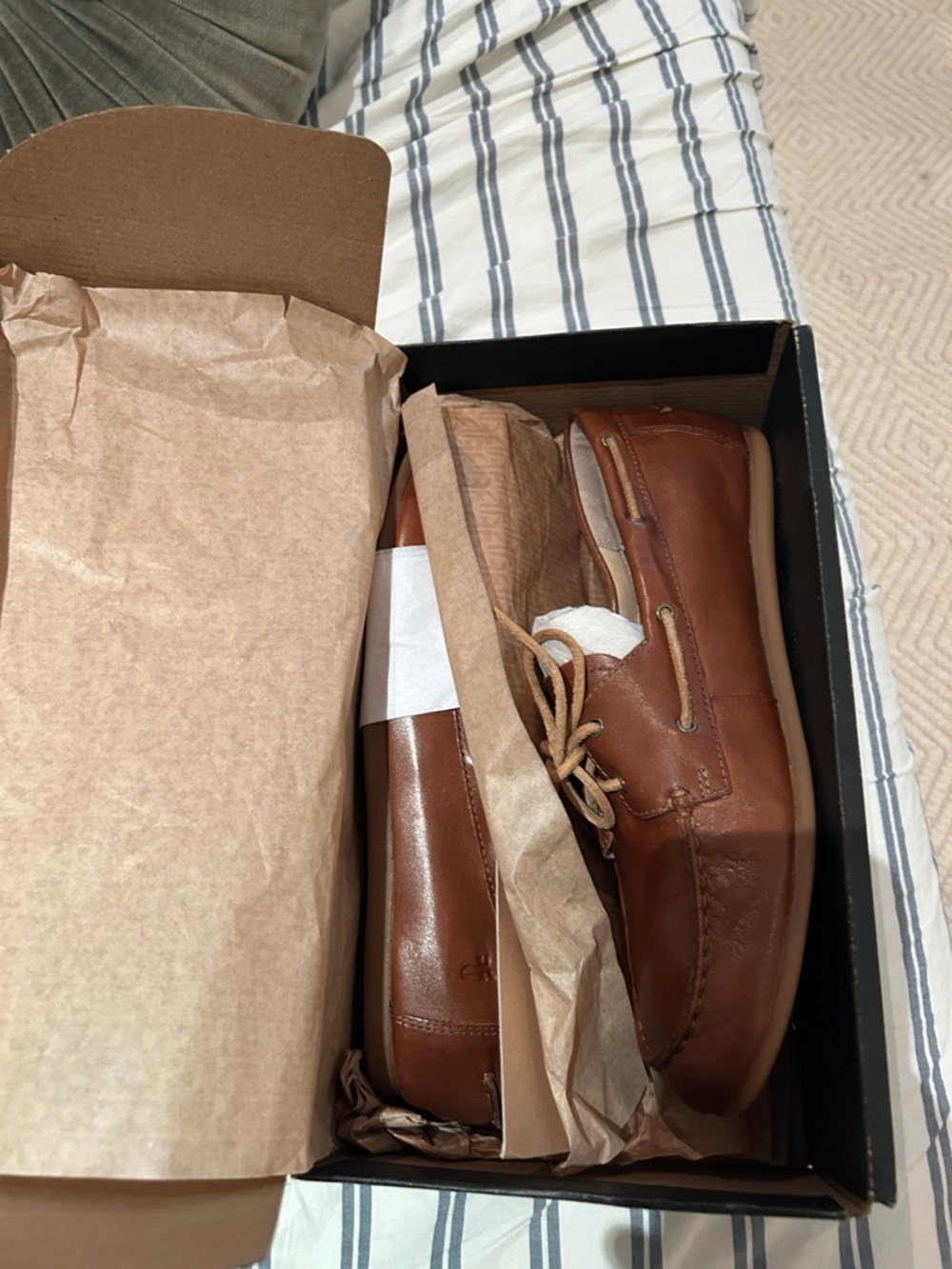 NWT women’s Frye “Naya” Leather Moccasin Boat Shoe w/ laces in cinnamon, size 9 - Picture 7 of 7